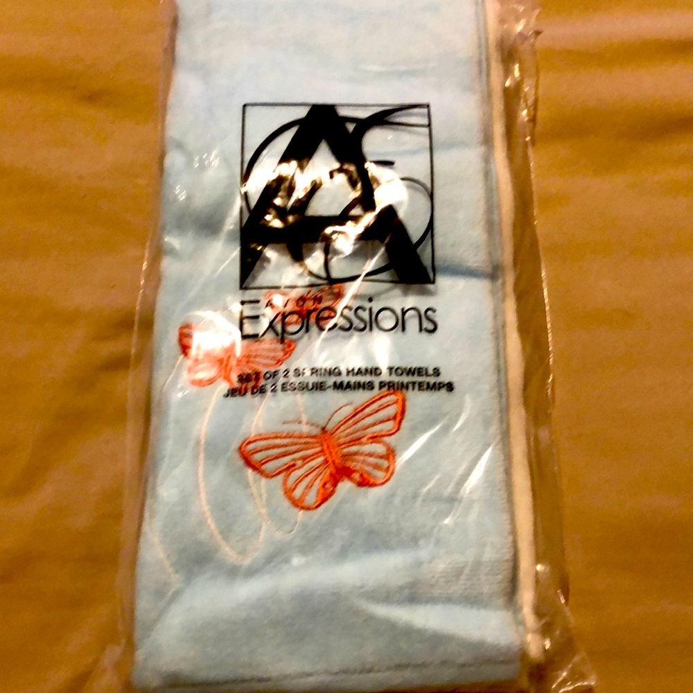 Avon Expressions Hand Towels